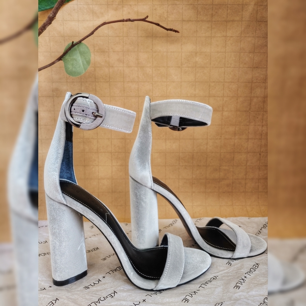 Kendall & Kylie Women's Giselle Silver Velvet Pump